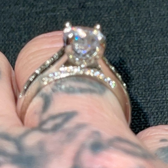 Sterling Silver CZ engagement ring - Picture 4 of 9